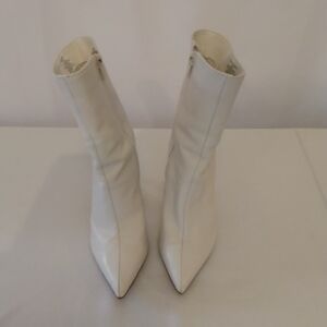 Chic White Heeled Boots for Women